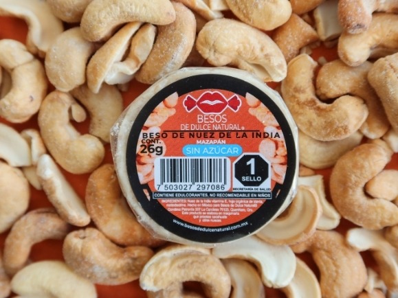 Beso de nuez de la india - mazapán artesanal