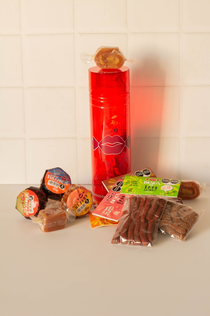 Paquete Enchiles Besos de Dulce Natural con dulces mexicanos, termo y surtido patrio